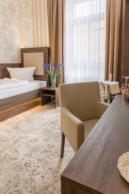 Hotel Schwarzer Adler Tangermünde المظهر الخارجي الصورة