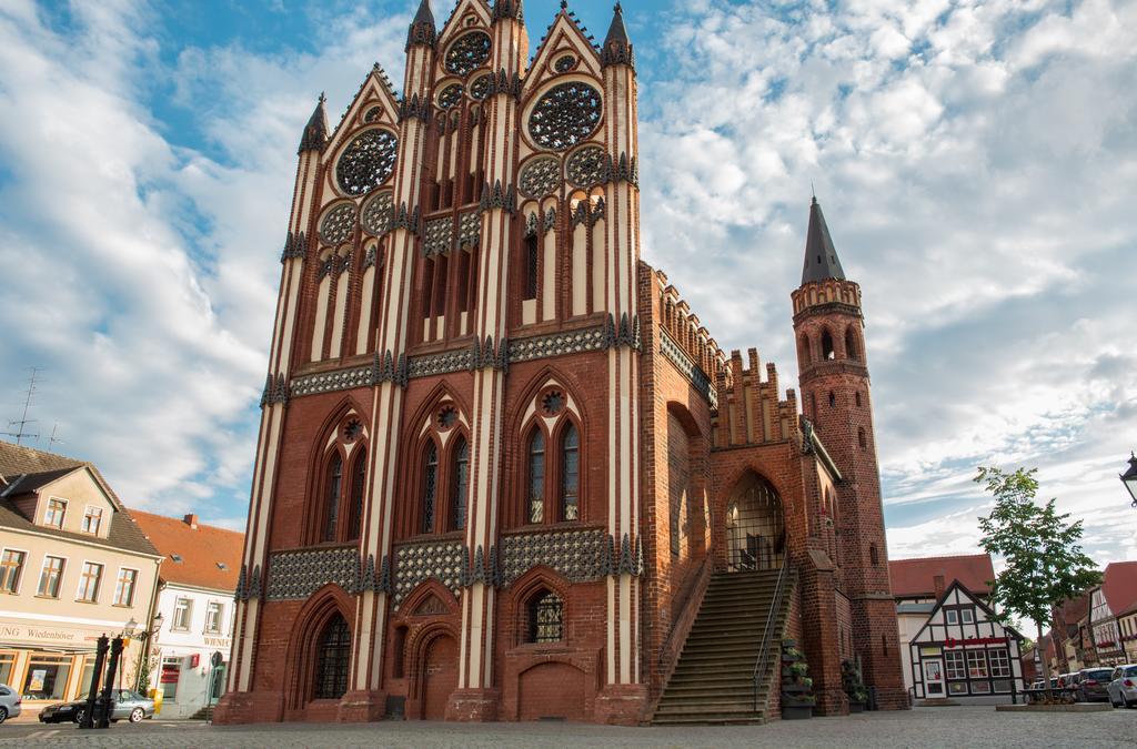 Hotel Schwarzer Adler Tangermünde المظهر الخارجي الصورة